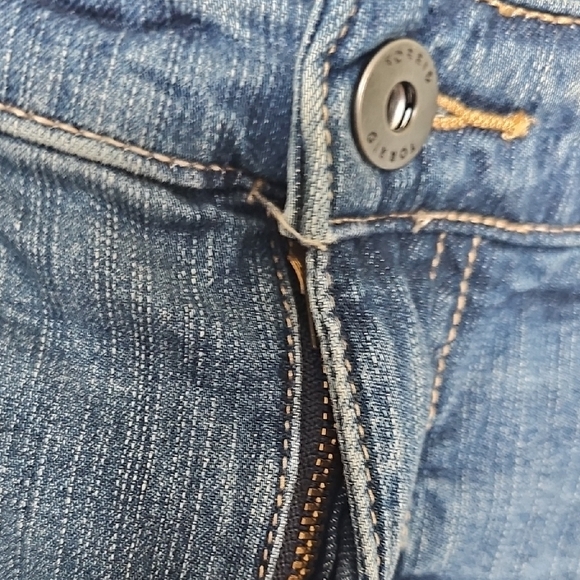 Torrid Classic Blue Summer Denim Cut Off Stretch Shorts Size 14 - Picture 3 of 6